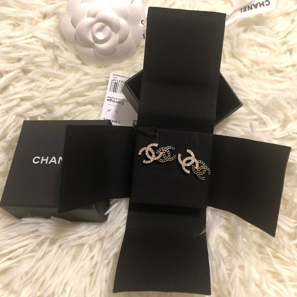 Chanel Earring (Free Dior Lip Glow)